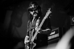 A wydawał się niezniszczalny... Lemmy Kilmister przegrał z rakiem [ZDJĘCIA]