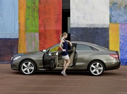 Nowy mercedes i jego Pani…