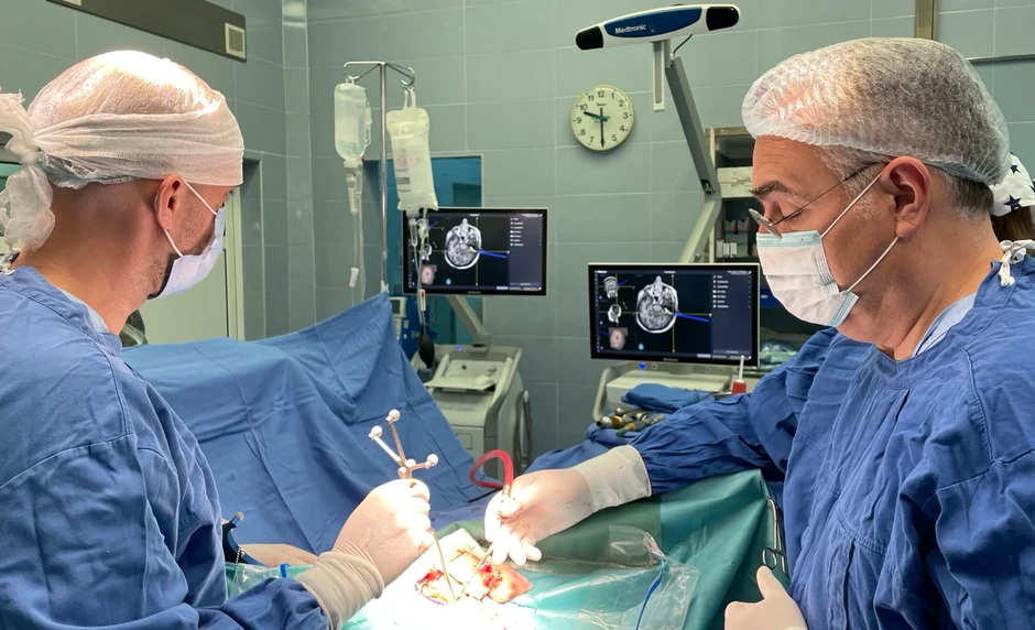 Operacija mozga pacijenta u budnom stanju