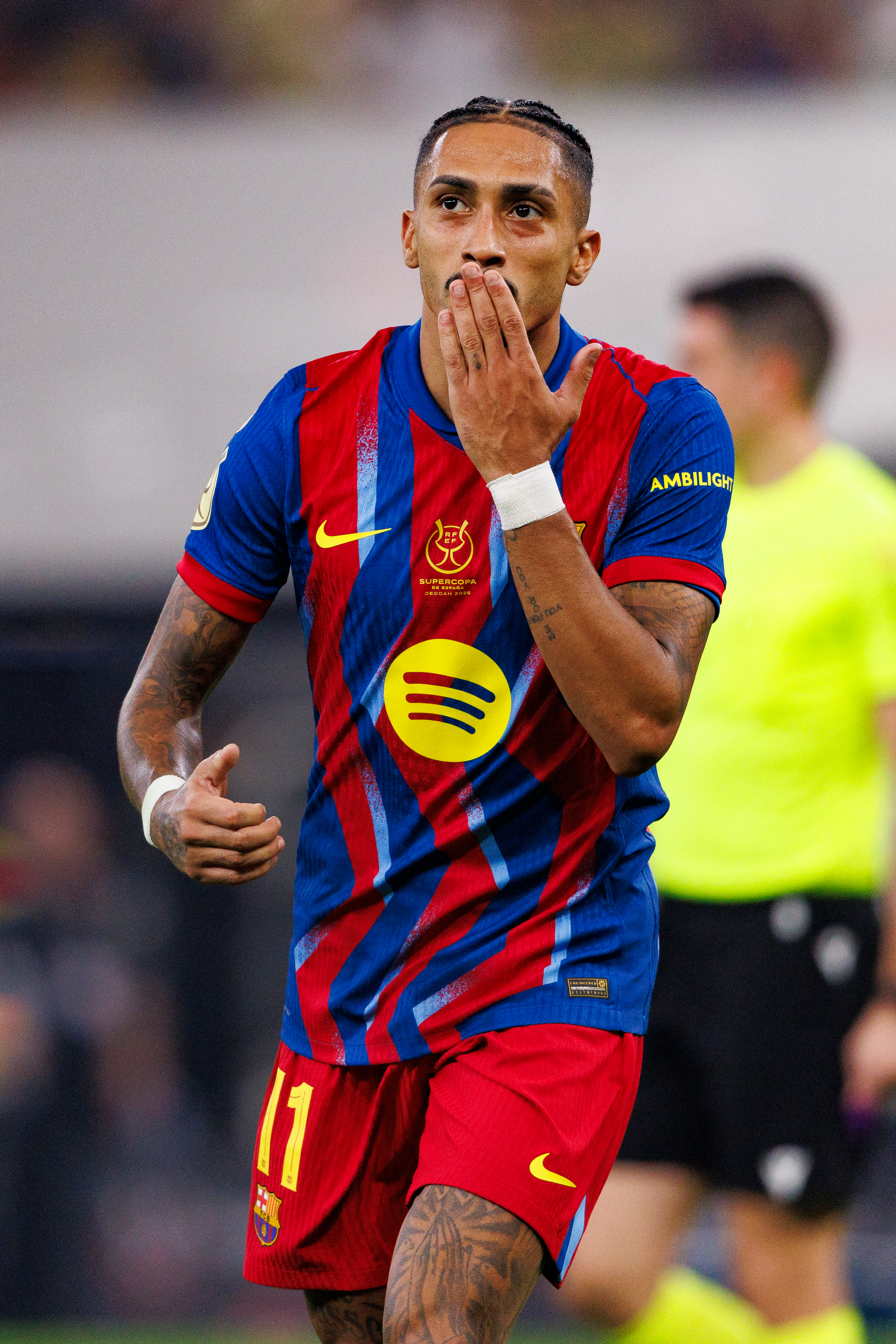 Flick deja a Lamine Yamal en el banquillo por problemas estomacales