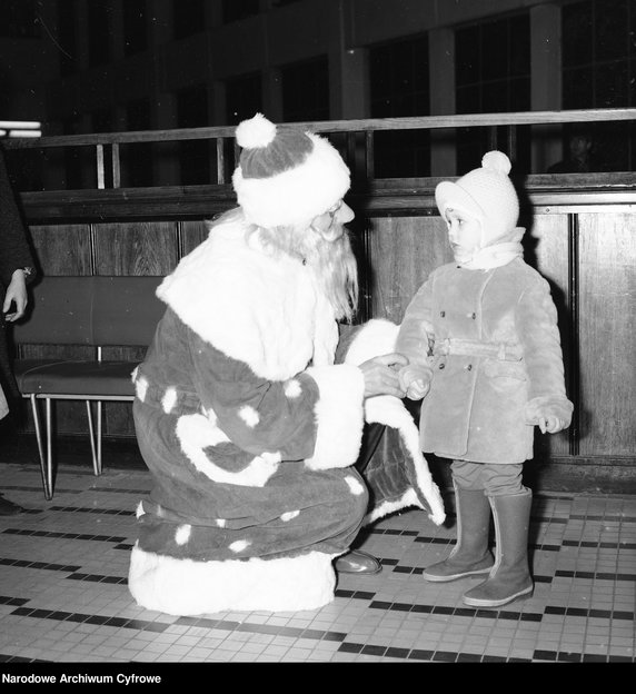 Święty Mikołaj odwiedza dzieci od lat