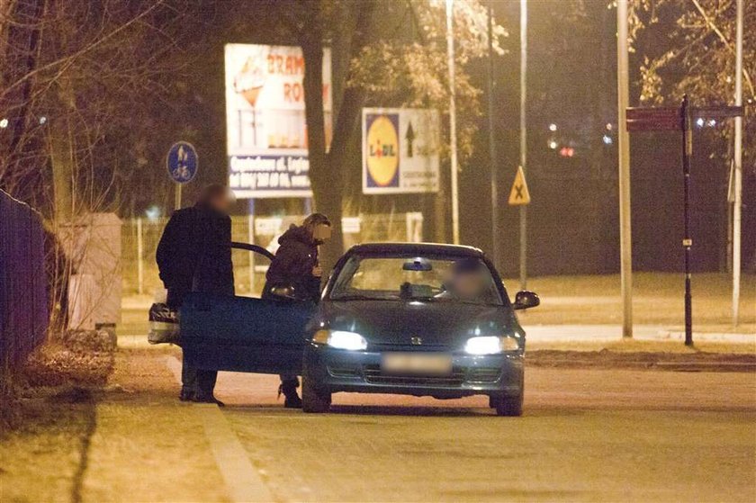 Wypuścili dyżurną ruchu. Była uśmiechnięta!