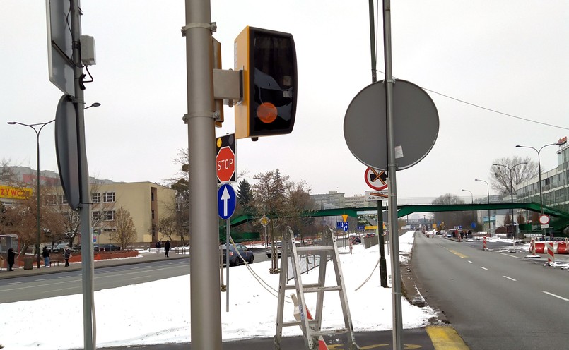 Fotoradar TraffiStar SR390 zamontowany w Warszawie przy al. Stanów Zjednoczonych (na wysokości ul. Międzynarodowej)