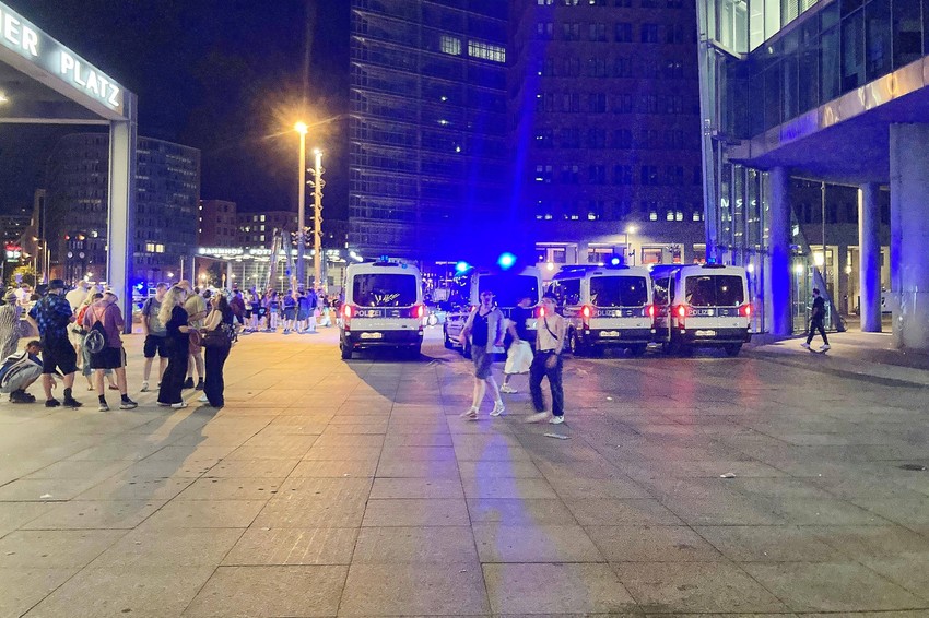 Automobilom uleteo u grupu ljudi u Berlinu 