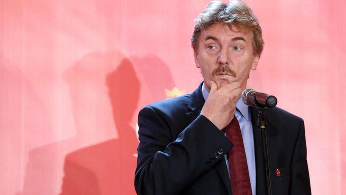 Zbigniew Boniek, były piłkarz, obecnie prezes Polskiego Związku Piłki Nożnej, na bieżąco komentuje wszystko to, co dzieje się w świecie sportu. Chwilę temu "Zibi" na swoim Twitterze upomniał Andreę Anastasiego, za to, że ten w rozmowie z mediami powiedział, że "Zibi jest bez formy".