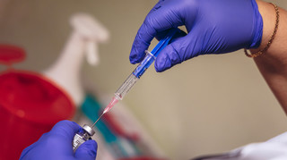 Hiszpania wstrzymała testy kliniczne swoje szczepionki przeciw Covid-19