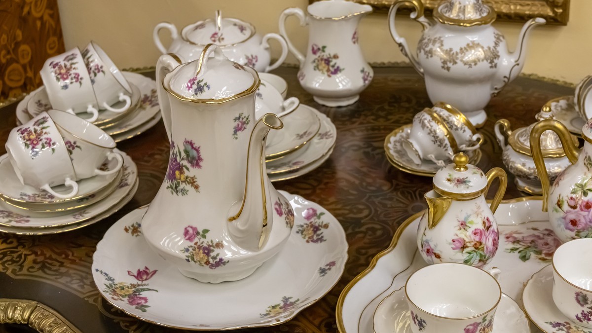 Staro porcelansko posuđe može vredeti malo bogatstvo: Proverite šta čuvate u kući
