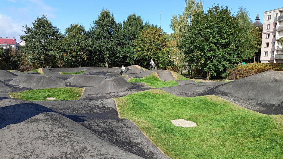 Na olsztyńskich Jarotach powstał nowy pumptrack [ZDJĘCIA]