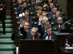 23 posłów PiS żąda zakazu in vitro