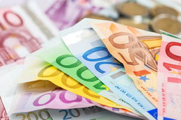 Kurs euro 30 czerwca poniżej 4,7 zł 