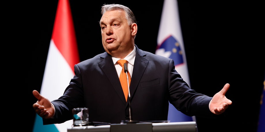 Węgierski gigant państwowy wciąż zaopatruje się w rosyjską ropę. Rząd w Budapeszcie wielokrotnie podkreślał, że nie zgadza się na sankcje energetyczne na Rosję.