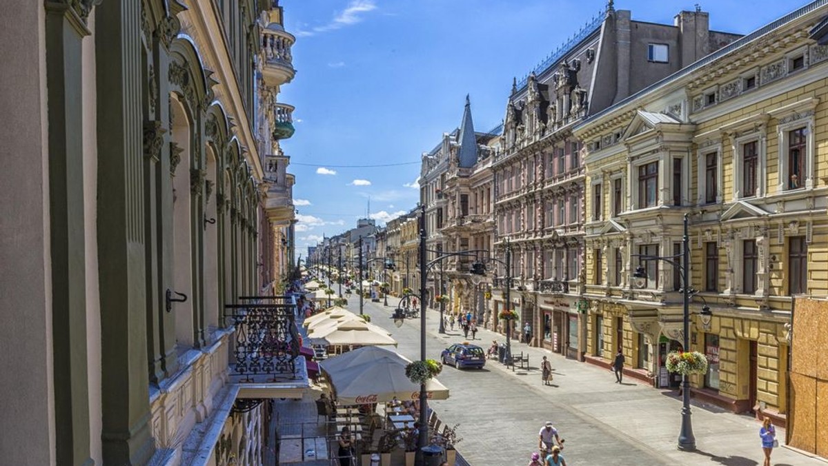 Miejscy urzędnicy i prawnicy podkreślają, że pomoc resortu spraw zagranicznych jest niezbędna, bo zarówno inne państwa, jak placówki dyplomatyczne dość "opornie" reagują na prośby samorządów o pomoc w ustaleniu prawdziwych spadkobierców nieruchomości. A to może skutkować próbami przejmowania kamienic niezgodnie z prawem.