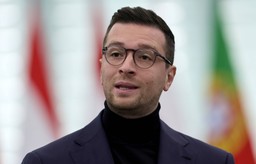 to on zastąpi macrona? lider francuskiej skrajnej prawicy nie ma sobie