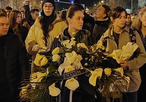 Komemorativna šetnja zbog 16. žrtve u padu nadstrešnice u Novom Sadu