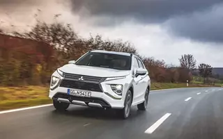 Mitsubishi Eclipse Cross – moc z trzech silników 