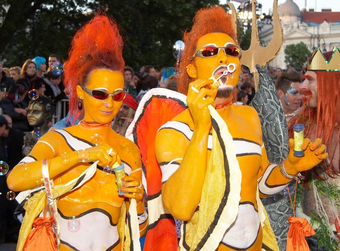 Jak twierdzą znawcy specjalnością 'The Blonds' jest śmiała moda podkreślająca seksapil i atrakcyjność.