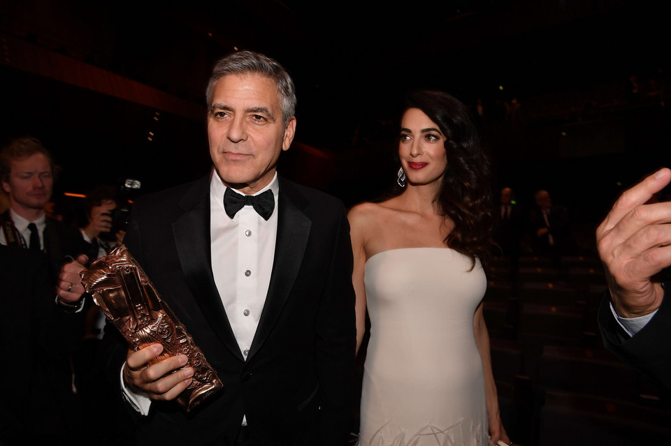 George Clooney i jego ciężarna żona Amal Clooney na gali Cezary 2017