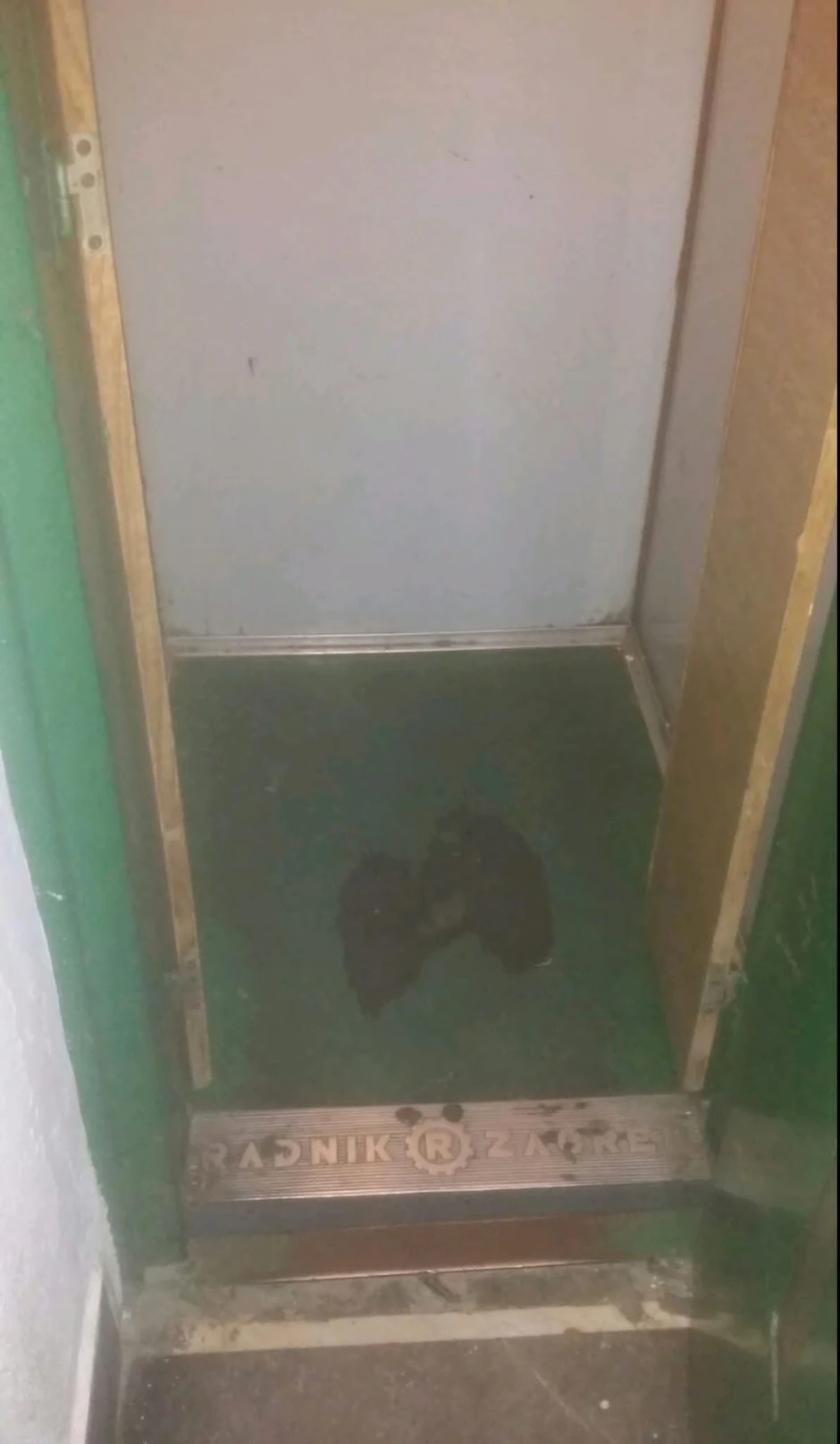 Lift u kome je ostavljen kao beba