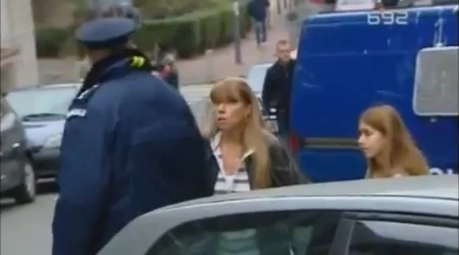 Žena privedena u prisustvu maloletne ćerke