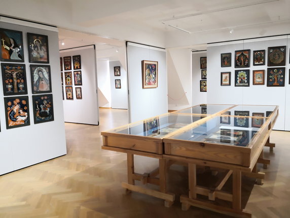 Wystawa Malowane na szkle - czysta forma w Muzeum Tatrzańskim 2