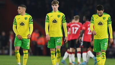 Downcast Norwich players during their defeat at Southampton Creator: Glyn KIRK