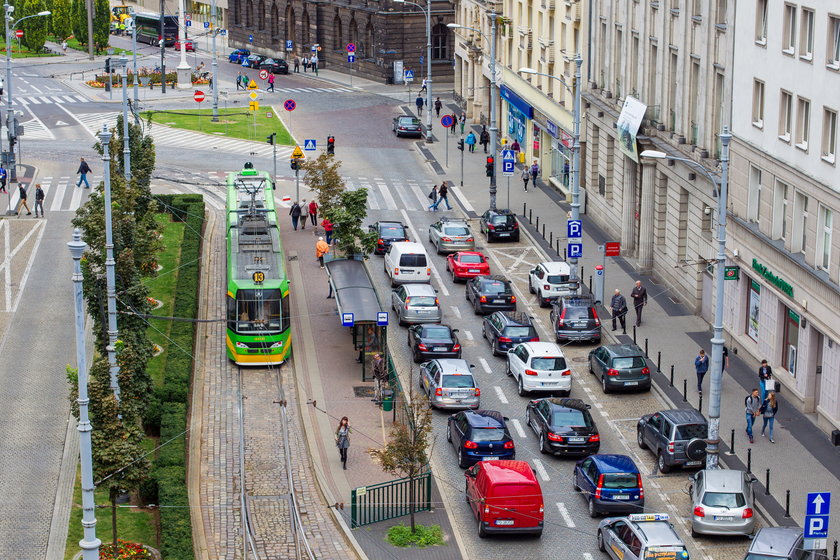 Drogowcy walczą o poprawę sytuacji na poznańskich ulicach. Sami nie wiedzą, który sposób będzie najlepszy