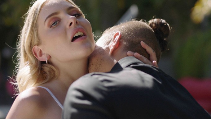Sophia Kappel en la película "placer"
