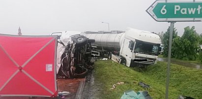 Tragiczne zderzenie busa z cysterną pod Przeworskiem