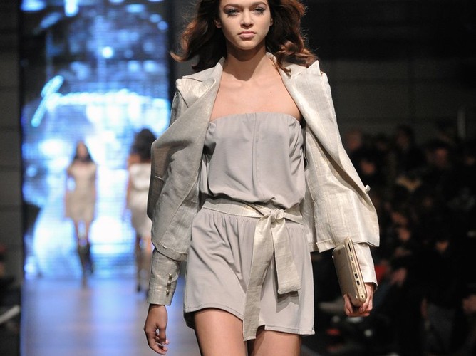 Natalia Jaroszewska w kolekcji wiosna-lato 2011 na Fashion Week Poland