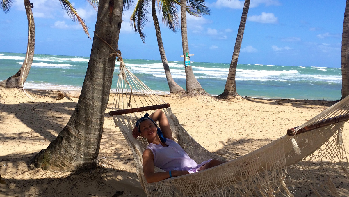 Jeżeli szukacie miejsca na na pewno udany urlop - polecam Dominikanę. Wyspa odkryta przez Kolumba ma zupełnie niezwykłe właściwości - otula wymęczonego długą zimą- bladego i nieco nerwowego przybysza z Europy  balsamicznym powietrzem,  a następnie kuruje życiodajnym słońcem.