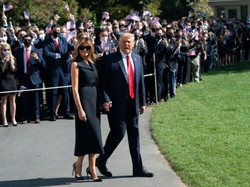 "Niech zdejmie te buty, to zobaczymy..." Internauci znowu hejtują Melanię Trump. FOTO