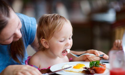 Rozszerzanie diety niemowlaka - kiedy i jak rozszerzyć dietę?