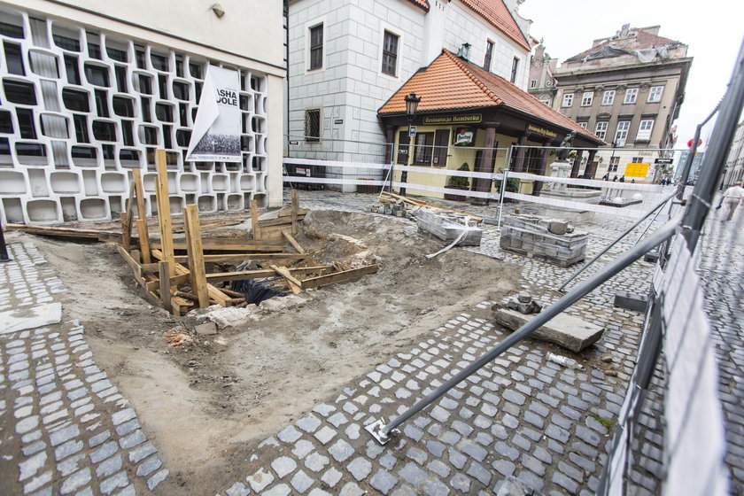 Archeolodzy badają kolejne części Starego Rynku w Poznaniu
