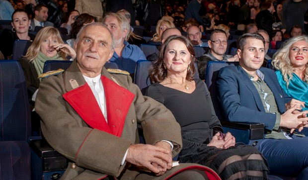 Latar, Danica, Petar