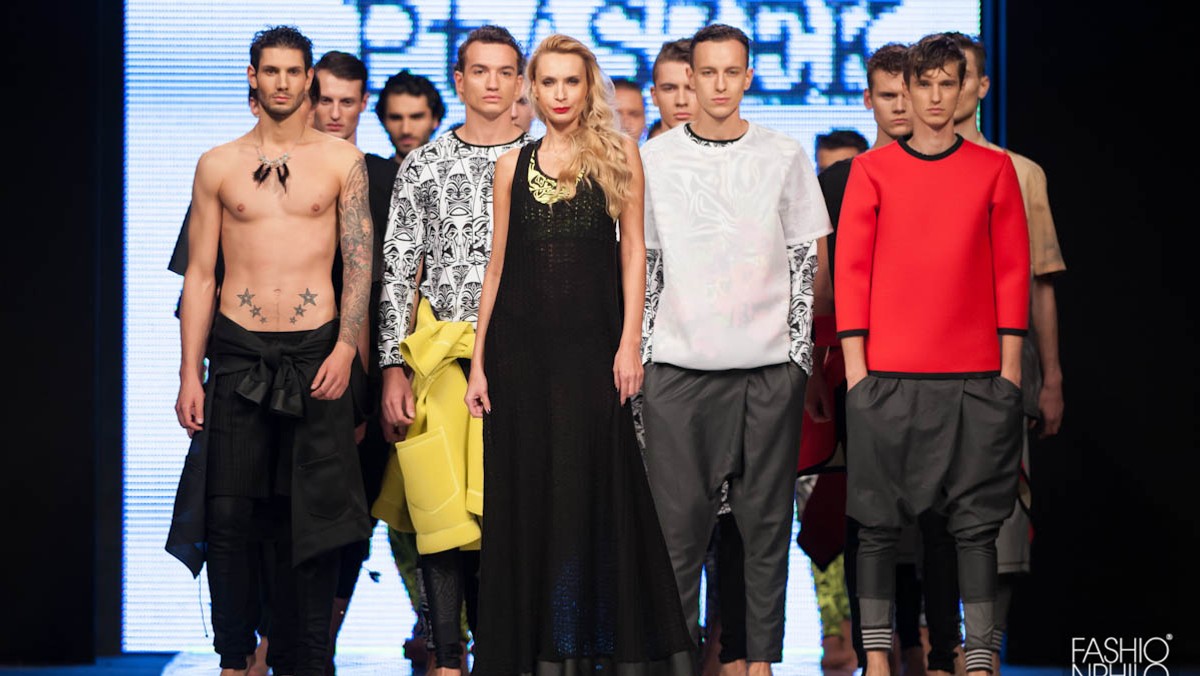 Fashion Week Poland to nie tylko pokazy w Alei Projektantów, ale również strefa Off Out Of Schedule. W piątek mogliśmy więc zobaczyć aż 12 różnorodnych kolekcji, w których każdy z pewnością znajdzie coś dla siebie. Obejrzeliśmy wszystkie dokładnie i wybraliśmy dla was najważniejsze elementy. Czym więc będziemy się inspirować i co będziemy nosić wiosną i latem 2014?