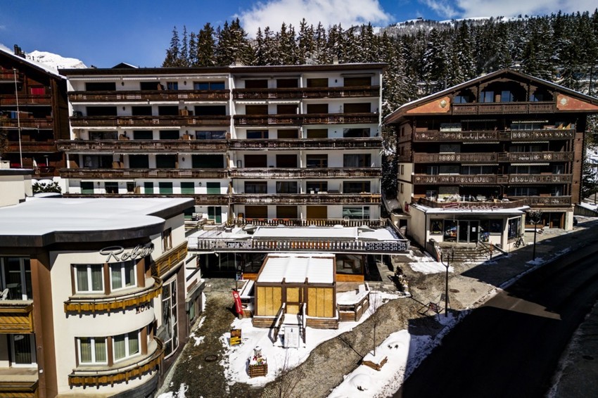 Bar u kojem je izbio požar u Kran-Montani, Švajcarska, 1. aprila