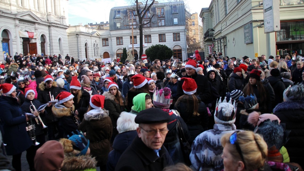 Łódzki KOD, Obywatele RP, Łódzkie Dziewuchy Dziewuchom i przedstawiciele Krytyki Politycznej piszą list otwarty do łódzkiego metropolity. Chcą, by abp Grzegorz Ryś odciął się od decyzji organizatorów łódzkiego pochodu, którzy powierzyli ochranianie go przedstawicielom ONR i Młodzieży Wszechpolskiej. Jak podkreślają autorzy listu, takie, pozornie drobne wydarzenia "legitymizują organizacje propagujące ideologię totalitarną".