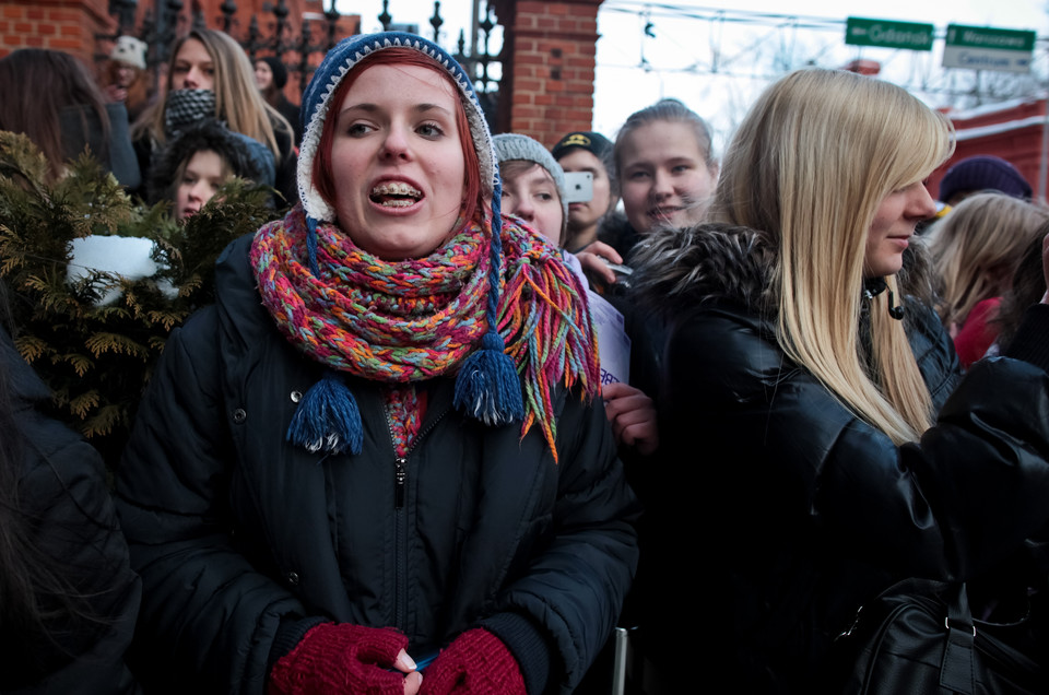 Fanki Justina Bibera przed hotelem Andels Fot. Malgorzata Kujawka / Agencja Gazeta