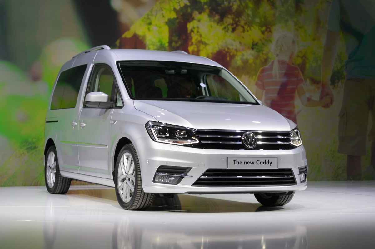 Światowa premiera nowej generacji samochodu użytkowego Volkswagen Caddy, 4 bm. na terenie Międzynarodowych Targów Poznańskich. W Poznaniu znajduje się jedyna na świecie fabryka produkująca ten model VW. Nowa, czwarta generacja auta ma również powstawać tylko i wyłącznie w poznańskiej fabryce koncernu. Rozpoczęcie produkcji planowane jest na połowę maja tego roku. Niemiecki koncern samochodowy po raz pierwszy w historii organizuje w Polsce światową premierę nowego modelu auta. (jk/mr) PAP/Jakub Kaczmarczyk