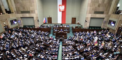 Nowy sondaż. Takiej zmiany dawno nie było. Kto się cieszy, a kto ma powody do niepokoju