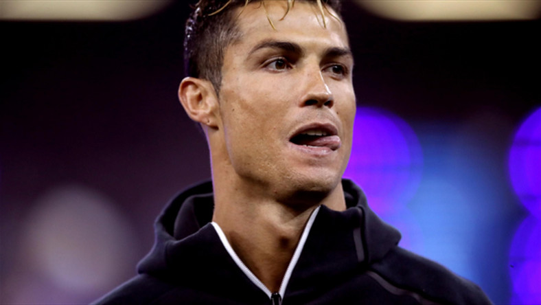 Cristiano Ronaldo został zawieszony na 5 spotkań po tym, jak odepchnął sędziego w meczu o Superpuchar Hiszpanii z Barceloną. Real Madryt złożył apelację, ale ta została odrzucona przez Hiszpańską Federację.