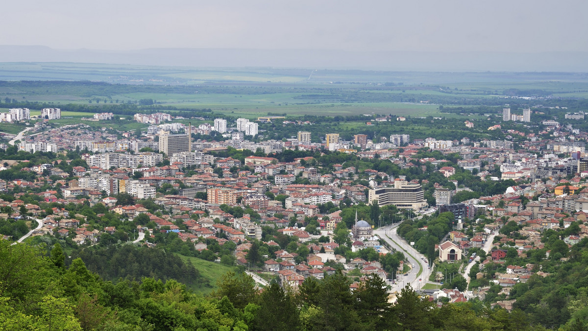 Skażone wąglikiem mięso trafiło do 23 obiektów – sklepów, restauracji i barów w okolicach Warny — podał w czwartek szef administracji regionu warneńskiego Stojan Pasew. Znalazło się wśród nich 6 obiektów w Złotych Piaskach. Wszystkie są tymczasowo zamknięte.