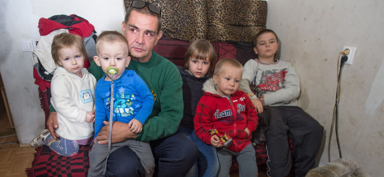 Resort Ziobry wstrzymuje odebranie szóstki dzieci samotnemu ojcu. "Mężczyźnie należy się pomoc"