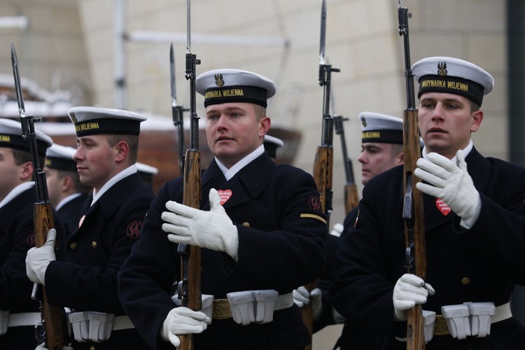 Finał WOŚP: POKAZ MUSZTRY MARYNARKI WOJENNEJ