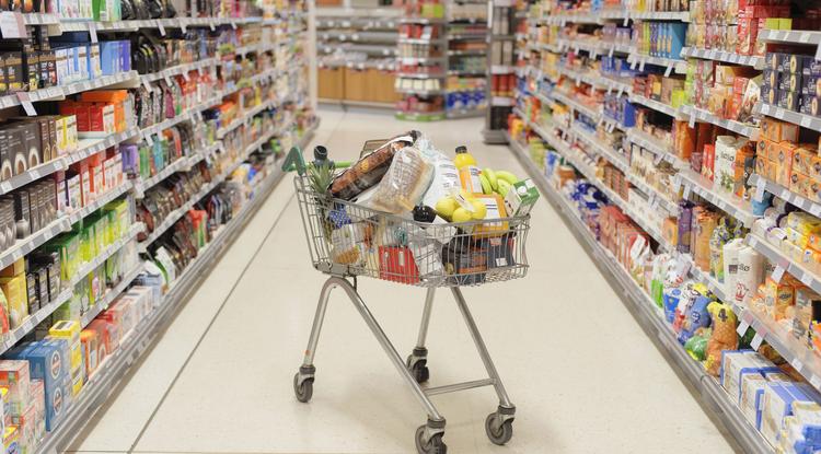Leállhatnak a boltok: áruházi sztrájkokkal indulhat 2020