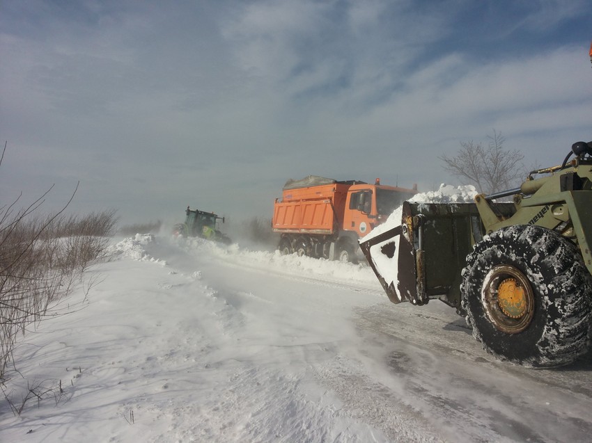 Tenkovi raščišćavaju sneg