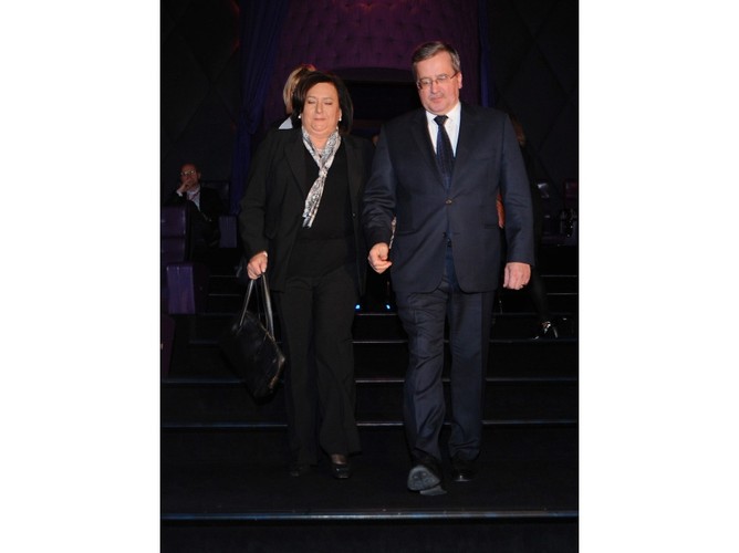 Małżonka prezydenta postawiła na bezpieczną czerń.