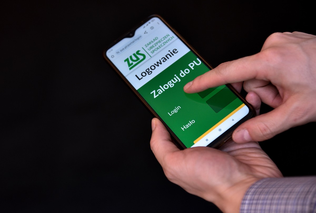 ZUS się chwali. Tylu użytkowników już ma aplikację mZUS