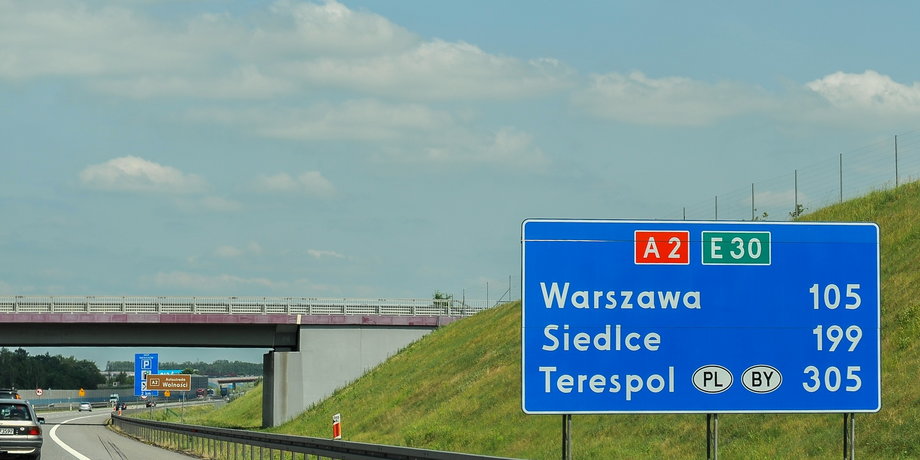 Od czasu zejścia chińskiej firmy Covec z placu budowy autostrady A2 między Łodzią i Warszawą przed Euro 2012, firmy budowlane z Państwa Środka nie zdobyły ani jednego kontraktu na budowę szybkiej drogi w Polsce. Aż do teraz