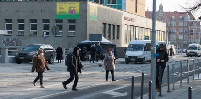 Piesi łamią przepisy na ul. Skargi w Katowicach